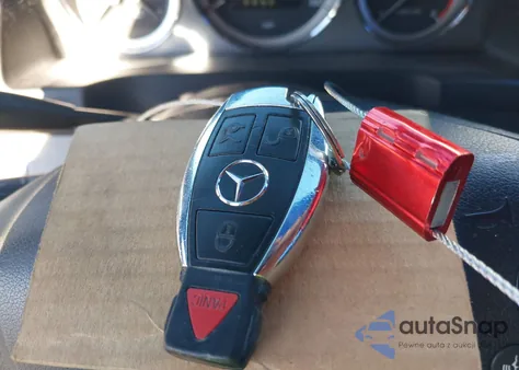 2010 Mercedes-Benz C 300 Sport z USA, uszkodzony, nr VIN WDDGF5EBXAF374219